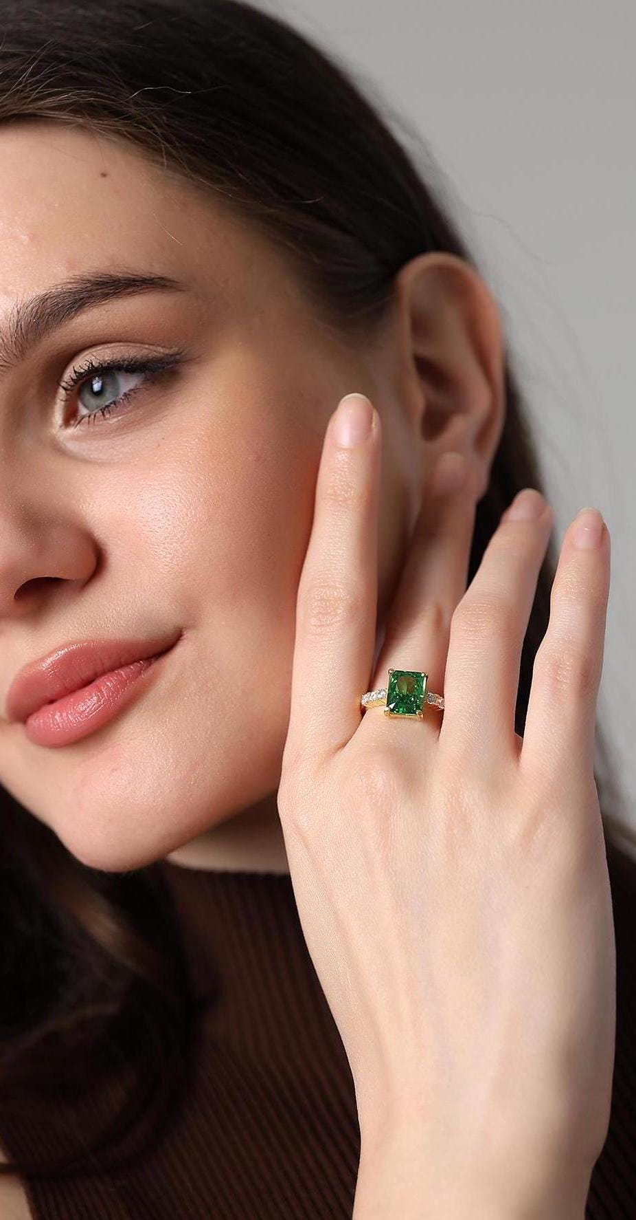Stunning Emerald Ring, Classic And Timeless Jewelry, Princess Cut Emerald Ring, Anniversary Or Promise Ring, Gold Ring With Sparkling Stones