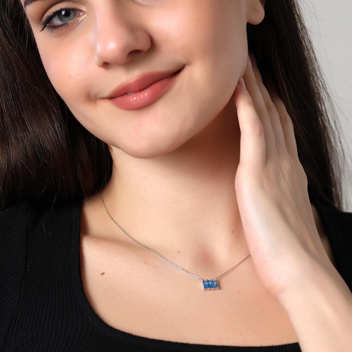 Baguette Cut Birthstone Necklace , Minimalist Birthstone Bar Necklace , Elegant Birthstone Pendant , Customizable Gold & Silver Jewelry