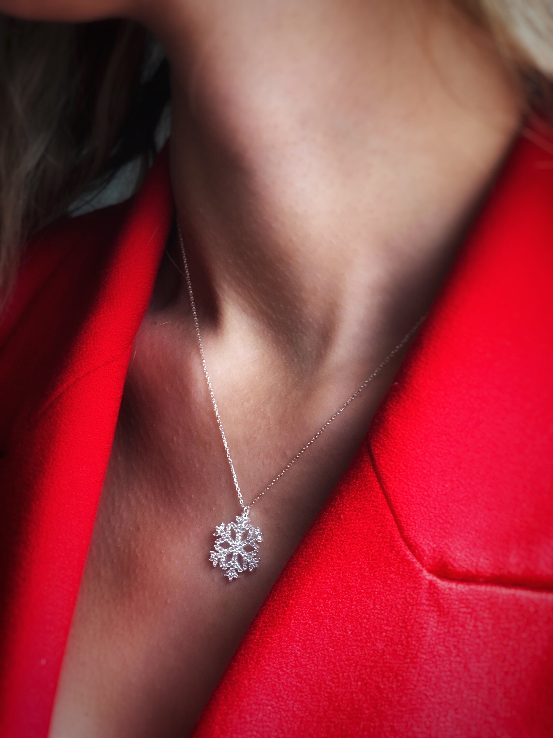 Sterling Silver Snow Flake Necklace| Snow Flake Pendant| White Cubic Zircon Pendant| Minimalist Necklace| Dainty Snow Flake Necklace