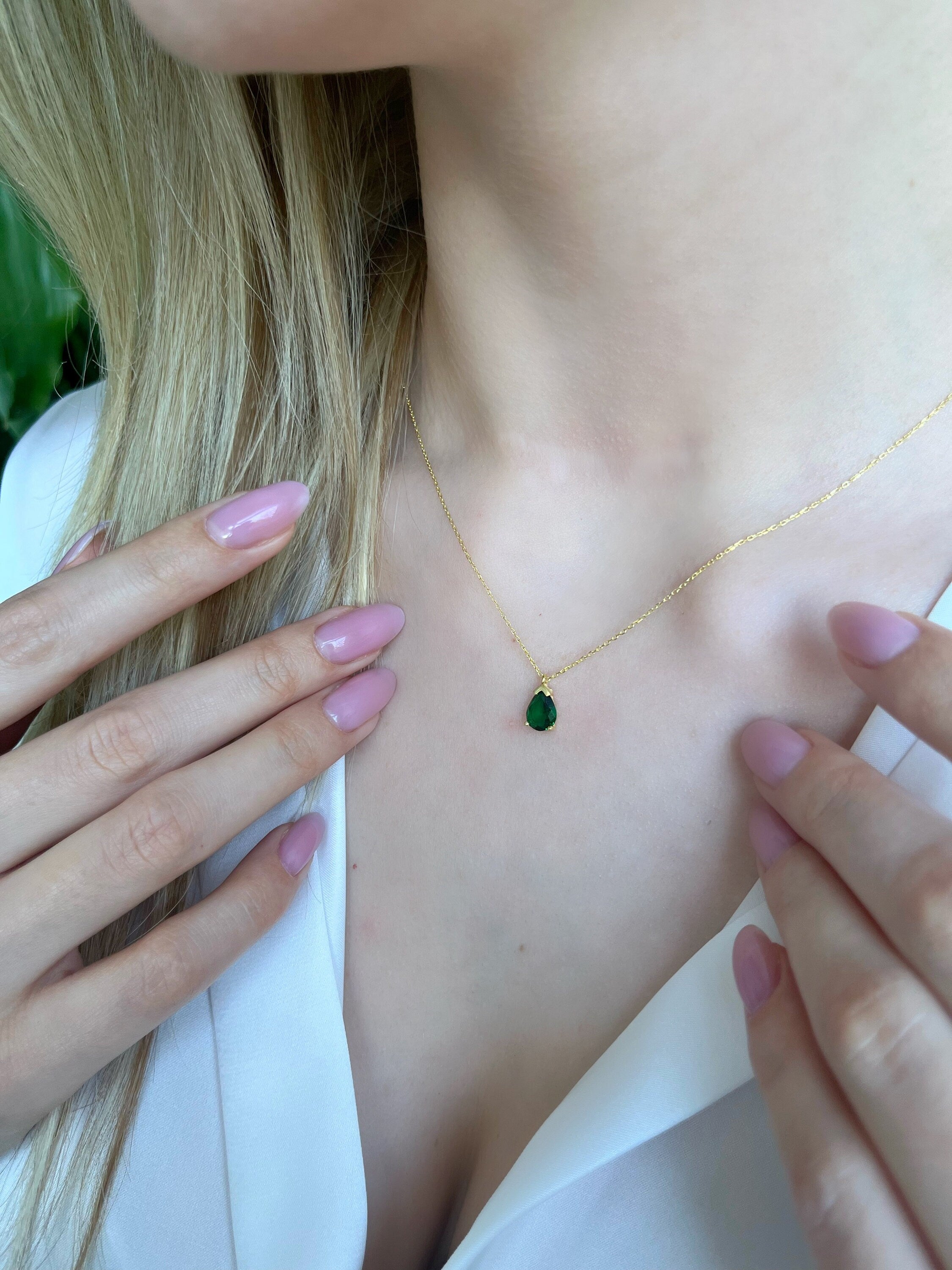 Silver Chain Emerald Birthstone, Natural Emerald Birthstone, Dainty Raw May Birthstone Necklace, Personalized Delicate Natural Birthstone