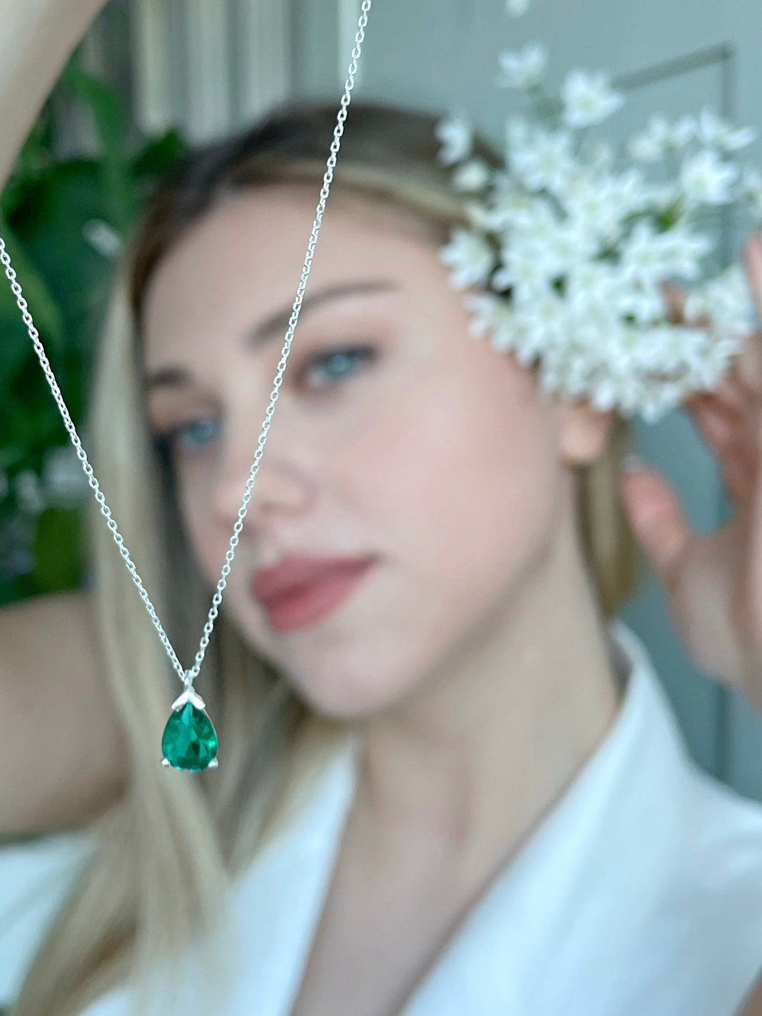 Silver Chain Emerald Birthstone, Natural Emerald Birthstone, Dainty Raw May Birthstone Necklace, Personalized Delicate Natural Birthstone