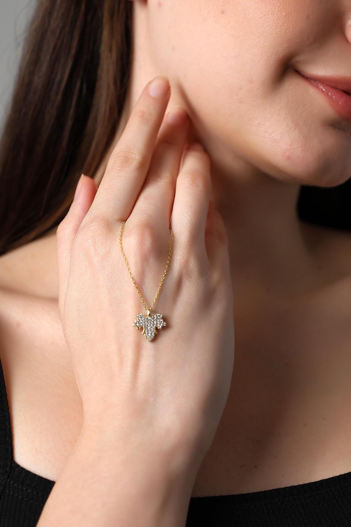 Gold Grape Leaf Necklace, Sparkling Zirconia Leaf Pendant, Minimalist Maple Leaf Necklace , Women's Jewelry , Silver And Gold Color Options