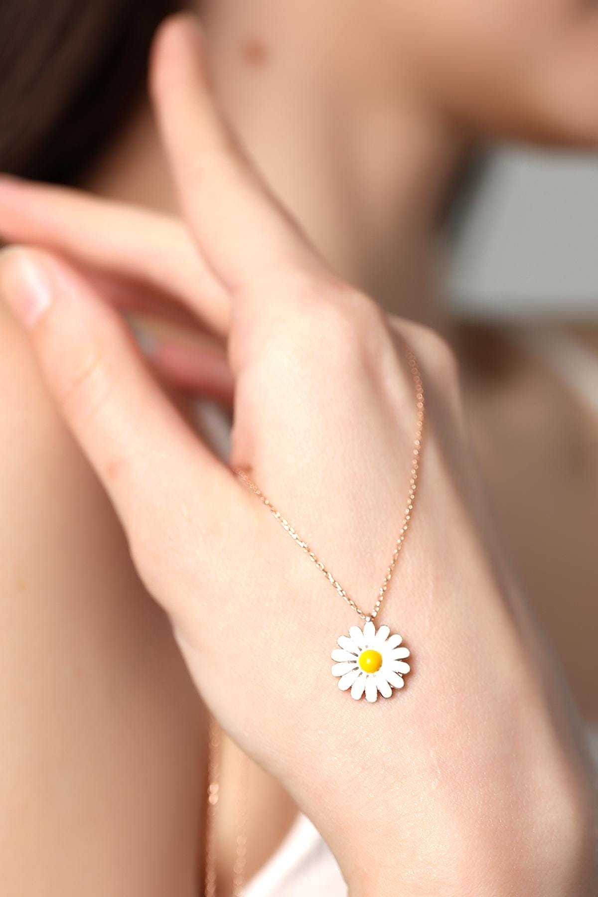 Dainty Daisy Pendant Necklace, Floral Handmade Jewelry, Minimalist Daisy Charm Necklace , Sterling Silver Jewelry For Women, Cute Daisy Gift