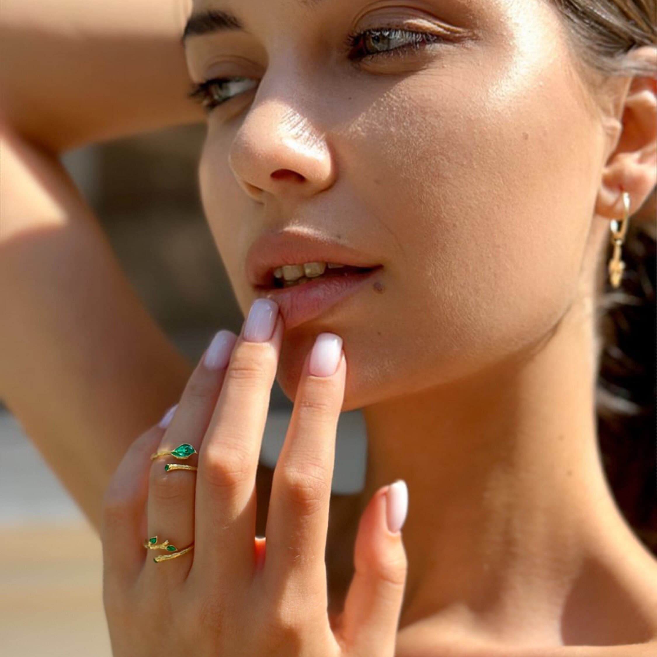 Emerald Ivy Ring - Adjustable Green Leaf Ring - Nature Lover Gift - Ivy Wrap Ring - Minimalist 925 Sterling Silver Jewelry