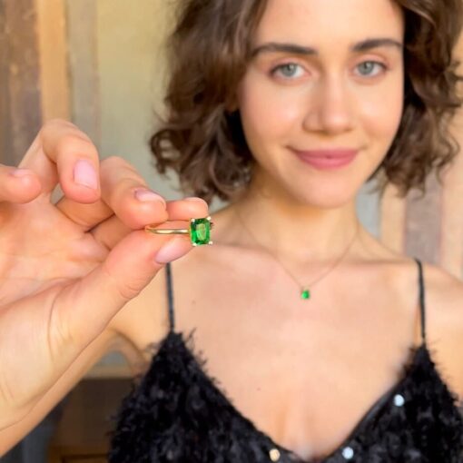 Elegant Emerald Jewelry Set - Image 2