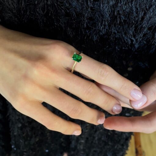 Elegant Emerald Jewelry Set - Image 4