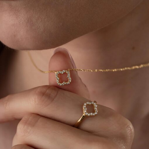 Four Leaf Clover Necklace - Gold - Image 3
